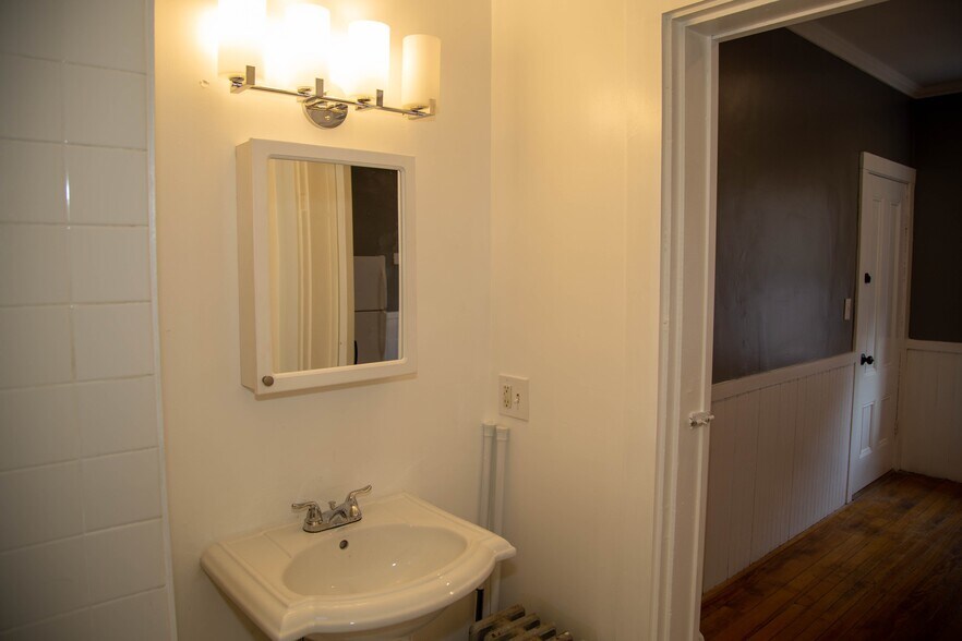 Building Photo - 95 Bradford Ave