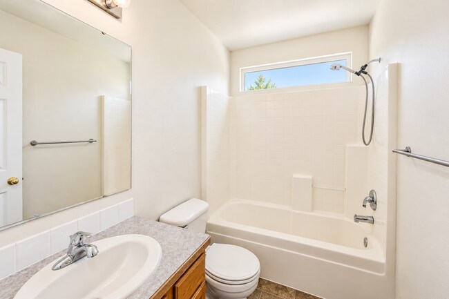Building Photo - 3 Bed / 2 Bath Home on Quiet Cul-de-Sac