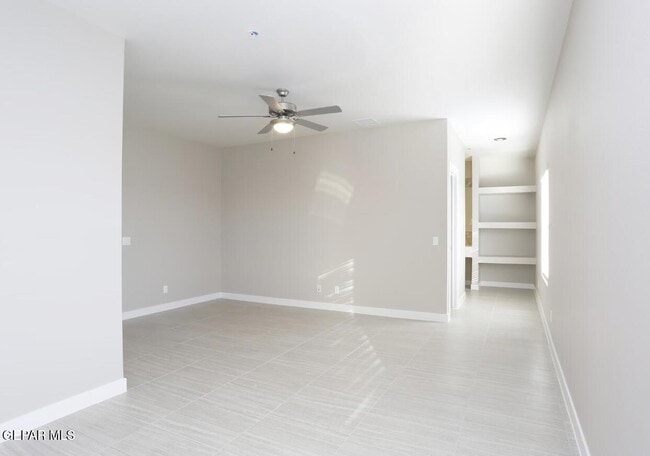 Building Photo - 410 Thorn Ave