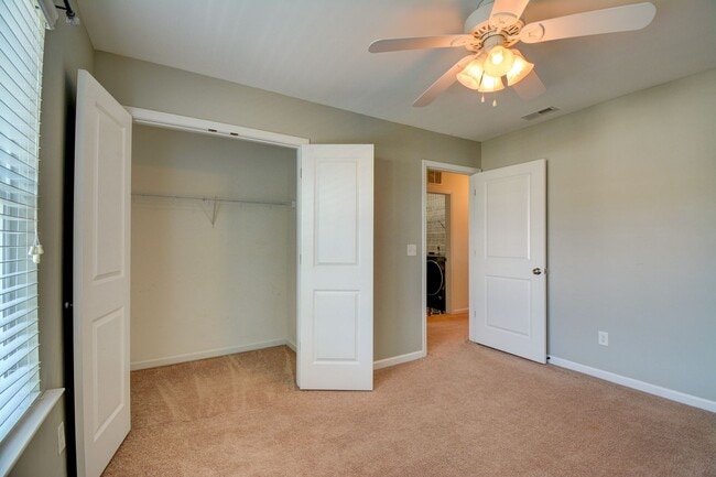Building Photo - **Move In by October 8th 2025 and Receive ...
