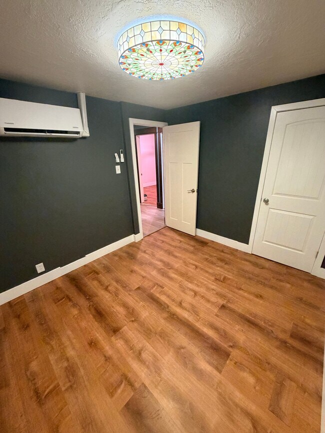 Building Photo - 360 N 300 W