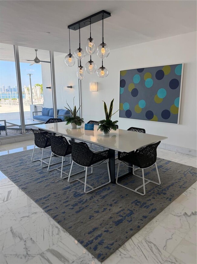 Building Photo - 1000 West Ave