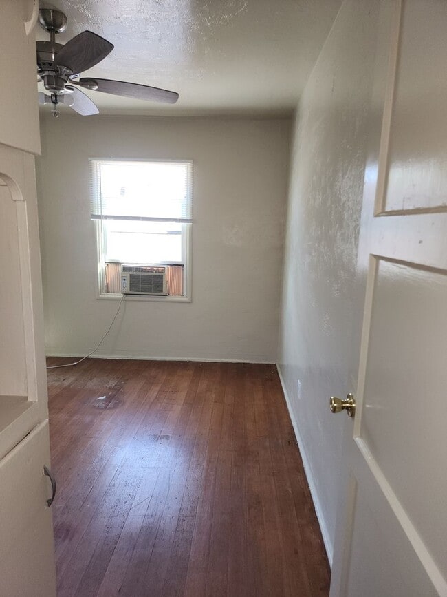Building Photo - Escalon cute 2 bedroom duplex w/garage