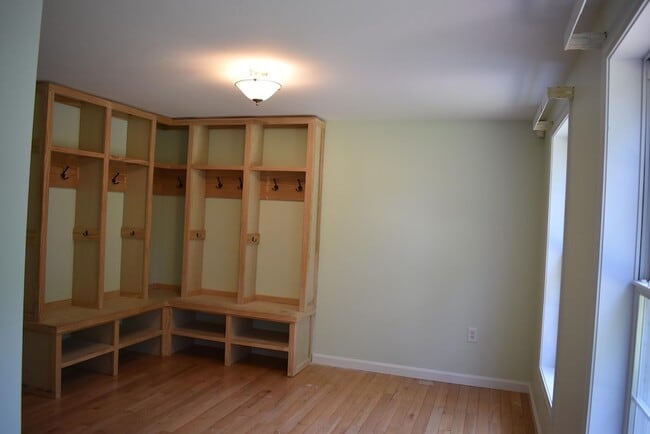 Building Photo - 51 Westview Rd