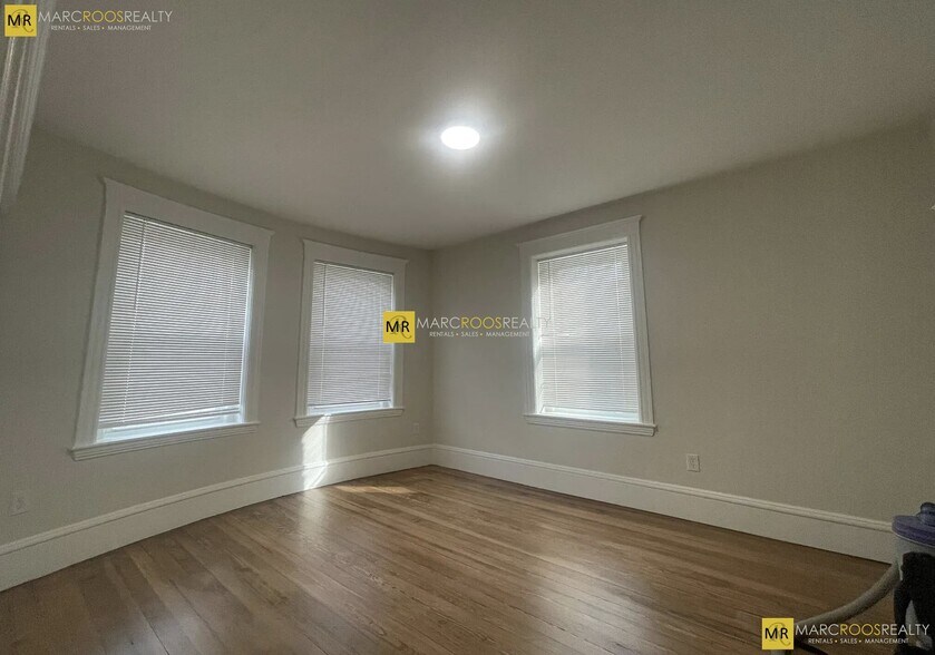 Building Photo - 74 Summer St