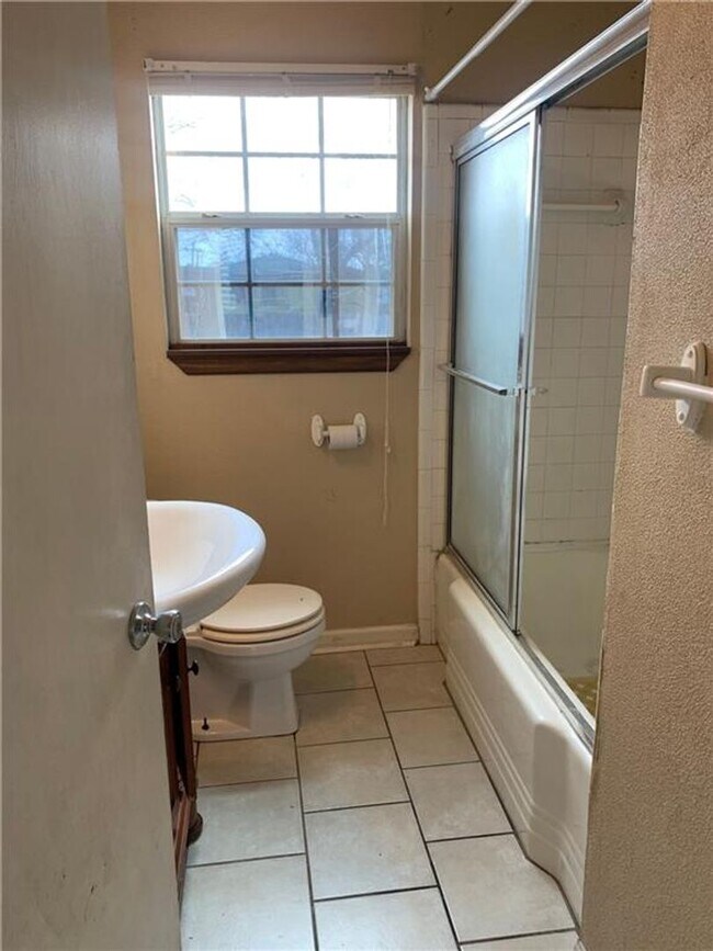 Building Photo - 1438 Ormond Dr