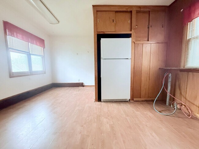 Building Photo - 5-Bed 2-Bath House in Reinbeck
