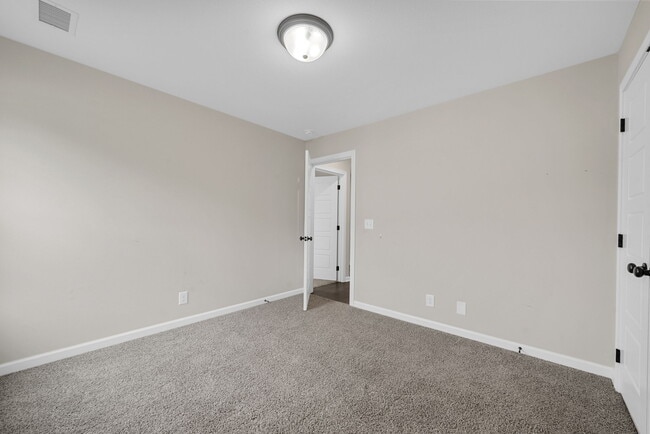 Building Photo - 710 Gleason Dr