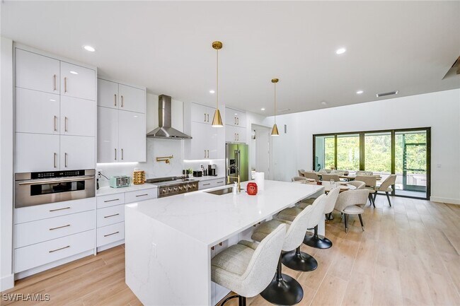 Building Photo - 3384 Canal St