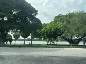 Building Photo - 2020 Lake Osborne Dr