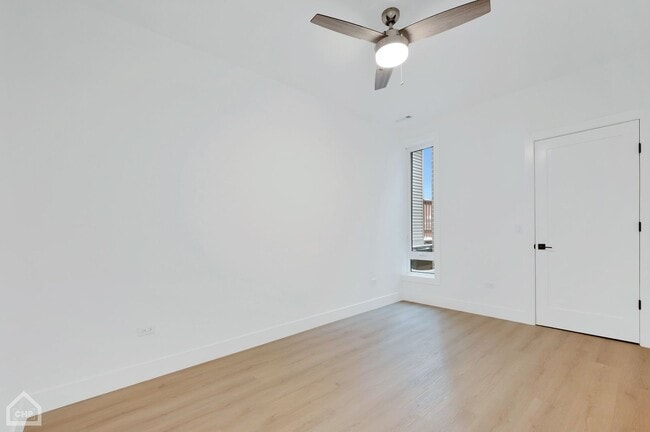 Building Photo - 3322 N Halsted St