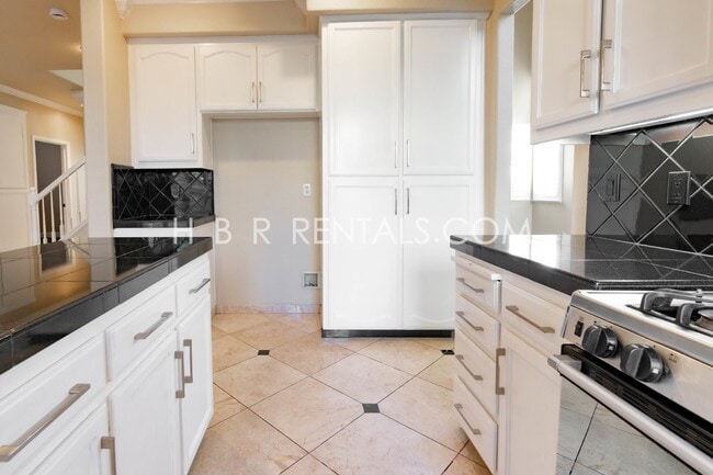 Building Photo - 422 Meyenberg Ave