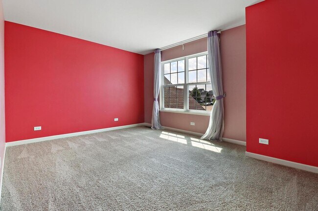 Building Photo - 643 Seneca St