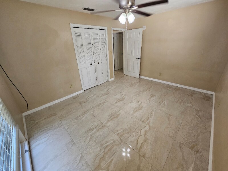 Building Photo - 1704 NW 39th Terrace