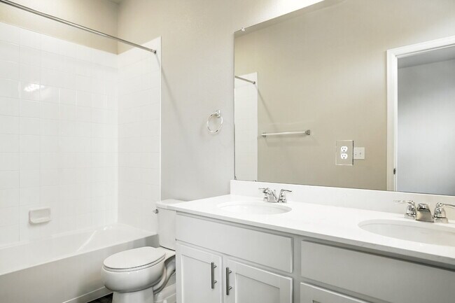 Building Photo - Modern 2-Bed, 2.5-Bath Townhome with Garage
