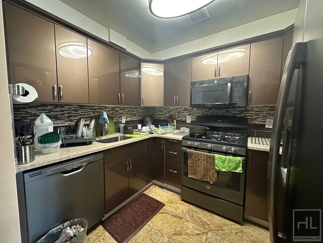 Building Photo - 65 PLACE