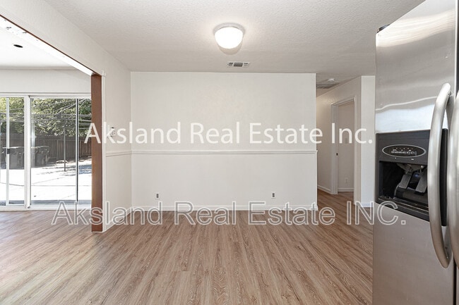 Building Photo - 726 Milestone Dr