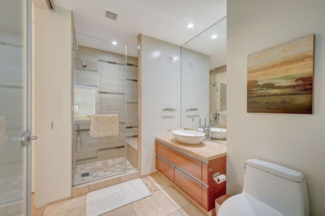 Building Photo - Veer Towers 2010E- Stunning Strip/City Views from this 1bd/1ba, Fully Furnished Residence