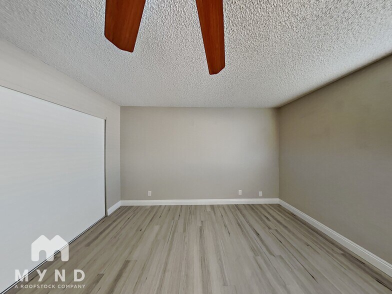 Building Photo - 433 Longtree Ave