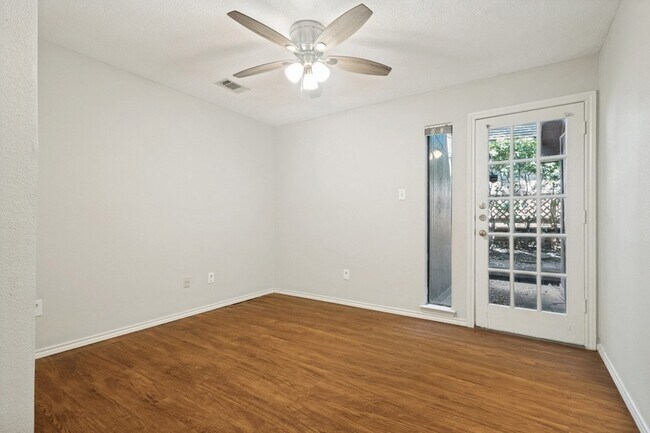 Building Photo - 104 Summit Cove
