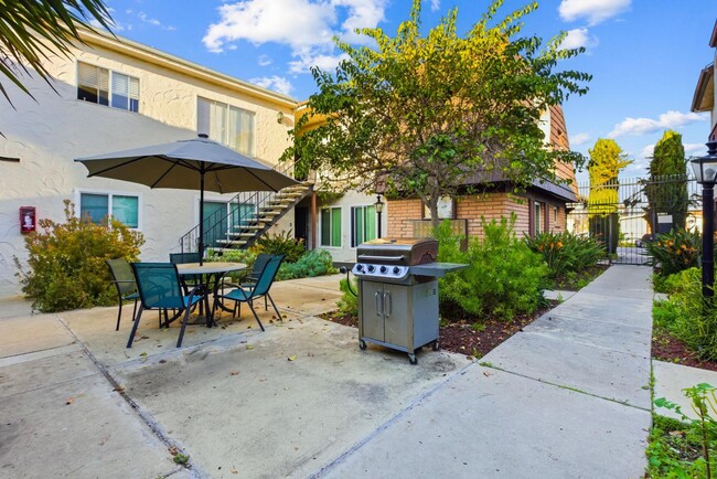 Building Photo - 4262 Wilson Ave