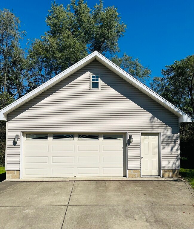 Building Photo - 1420 Collins Ave