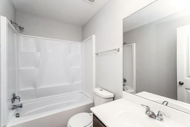 Building Photo - Newly Renovated Single Family Home | 4 BR/2BA | Oversized yard