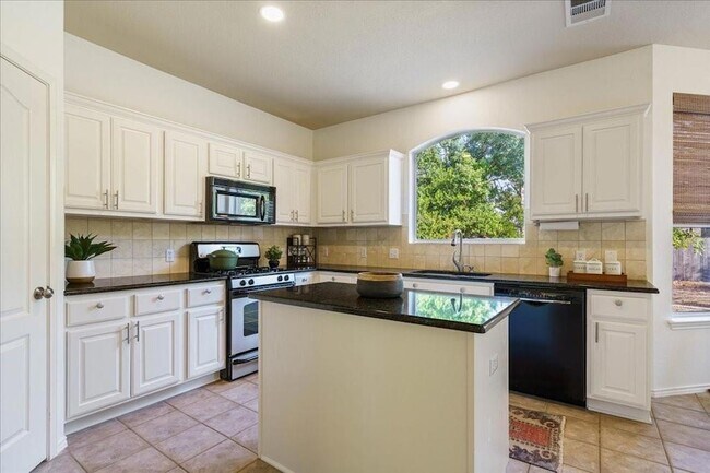 Building Photo - 5128 Bluestar Dr