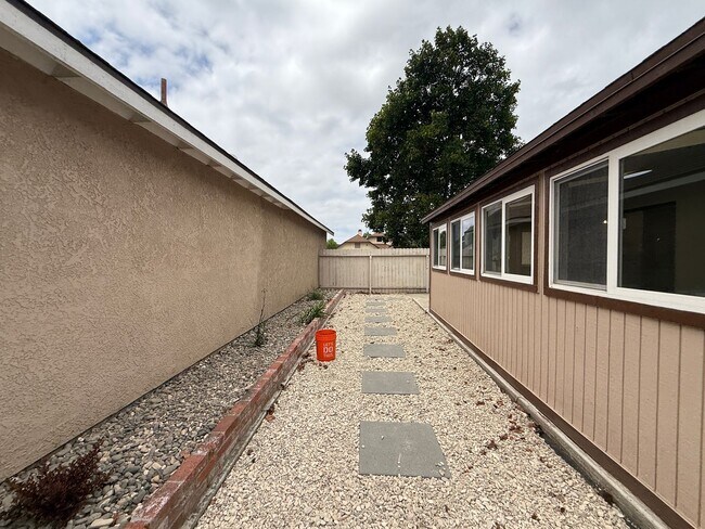 Building Photo - 1422 Eagle Ct