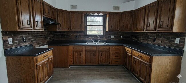 Building Photo - 701 Pemberton Pl