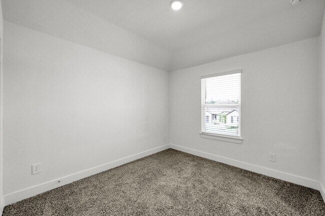 Building Photo - 14350 Red Ldg Trl