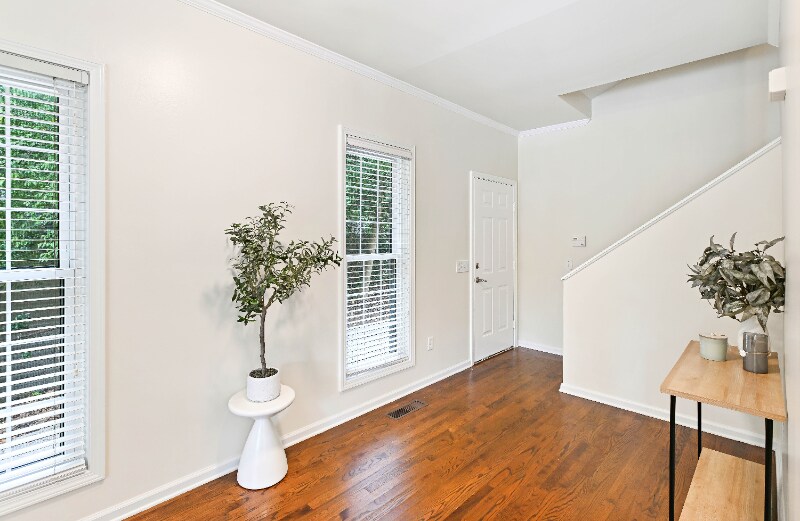 Building Photo - 1058 Jefferson Ave