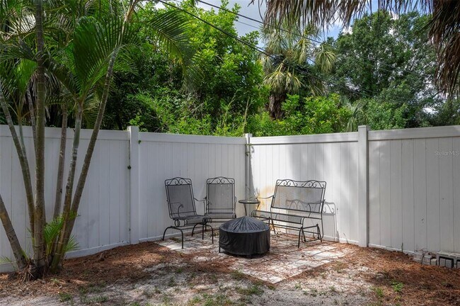 Building Photo - 5840 Dartmouth Ave N