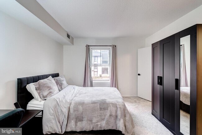 Building Photo - 11643 Stoneview Square