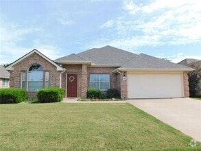 Building Photo - 5800 Creekway Dr