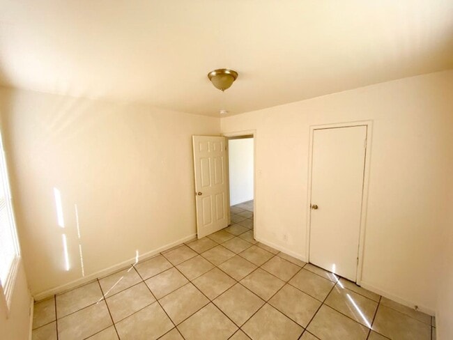 Building Photo - 3905 Huron St