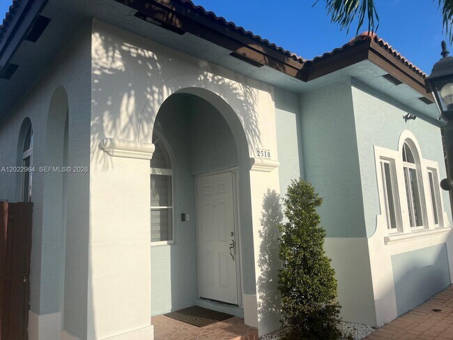 Building Photo - 2510 NE 41st Ave