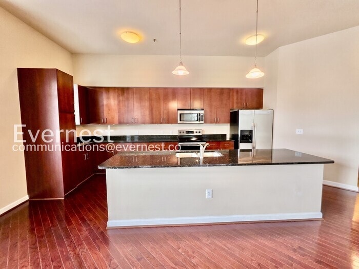 Building Photo - 711 Cosmopolitan Dr NE