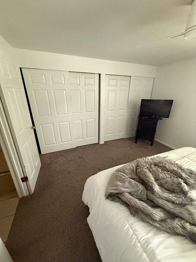 Building Photo - Charming 2-Bed Townhouse with 1.5 Baths in Serene UT Locale