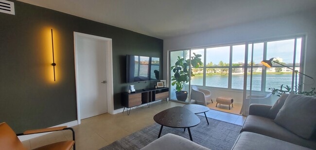 Building Photo - 18901 NE 14th Ave