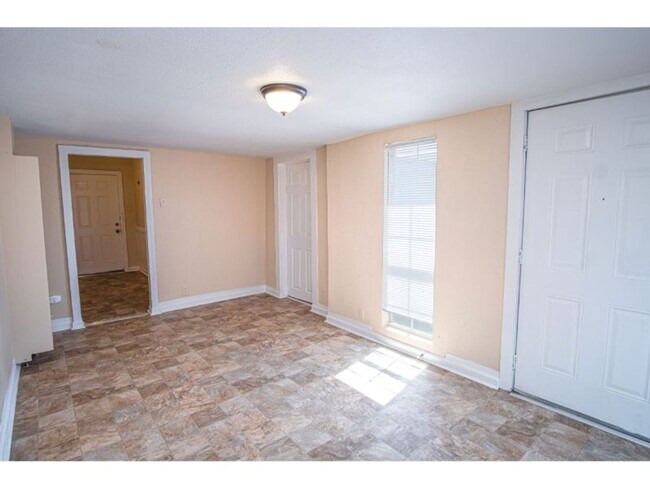 Building Photo - 231 Cactus St