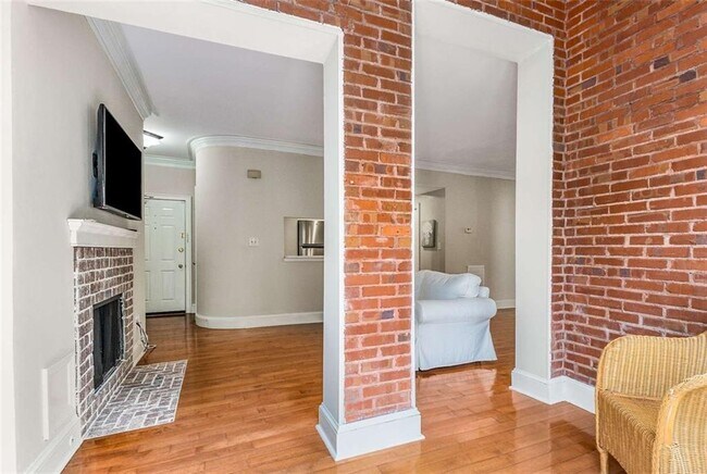 Building Photo - 2840 Peachtree Rd NW
