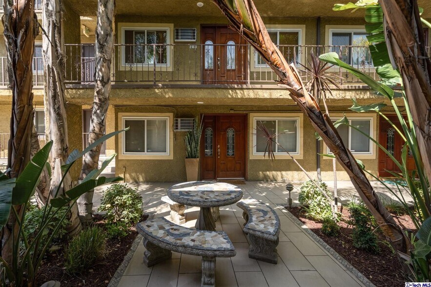 Building Photo - 3220 Altura Ave