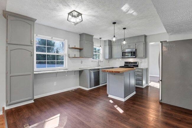 Building Photo - 5399 Thornburg Ct