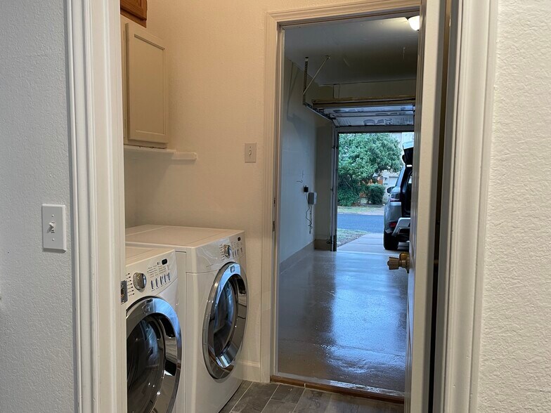 washer dryer and garage - 13400 Rossello Dr
