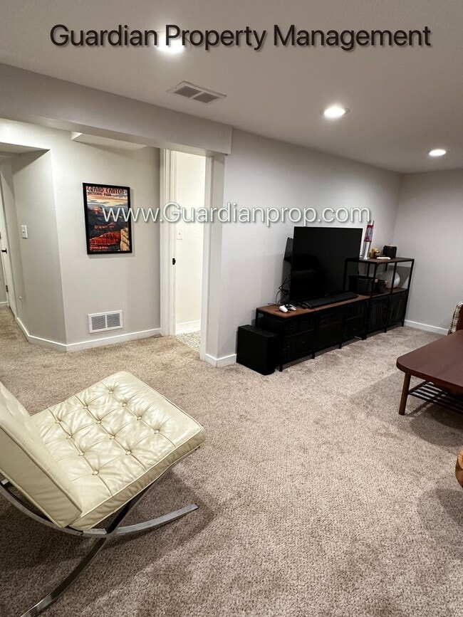 Building Photo - St Louis Park Renovated Single Family Home...