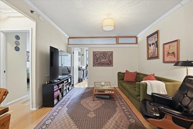 Building Photo - 45 River Dr S