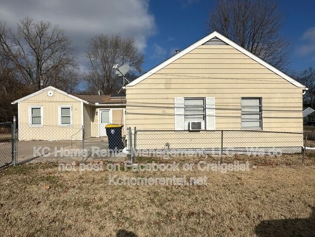 Building Photo - 8044 Wabash Ave