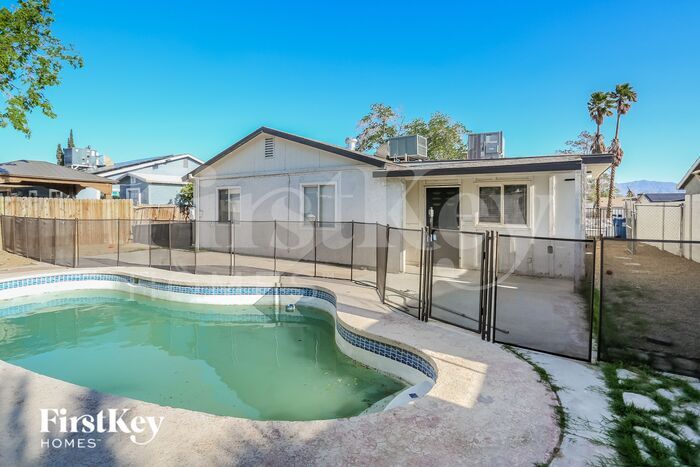 Building Photo - 6309 Molino St