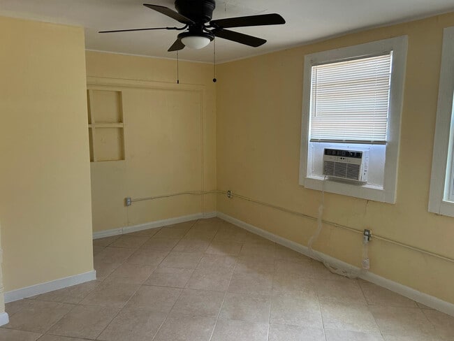 Building Photo - 371 Banyan Ave